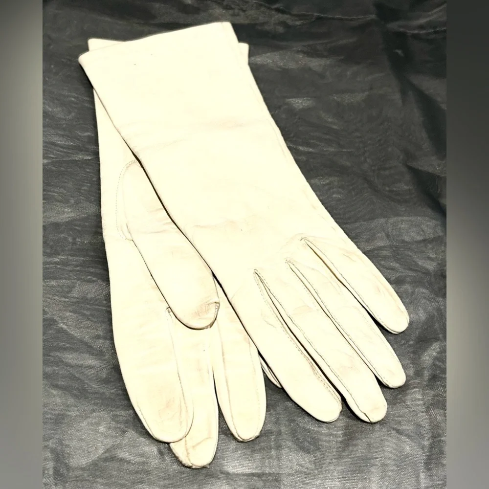 Vintage 50s Ivory White Leather Mid length Gloves size small